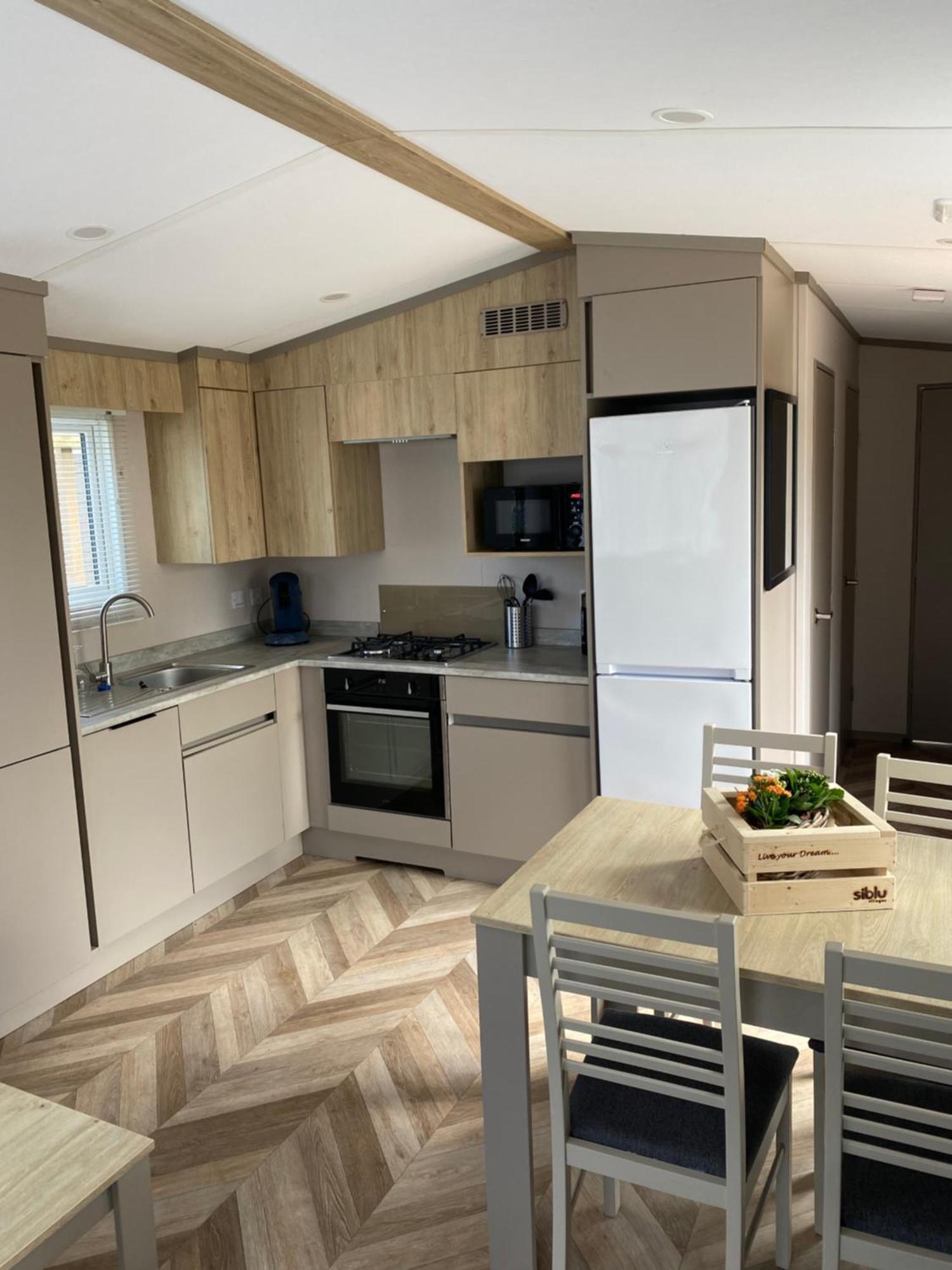 4 Persoons Chalet Hz 21 Lauwersoog Bagian luar foto