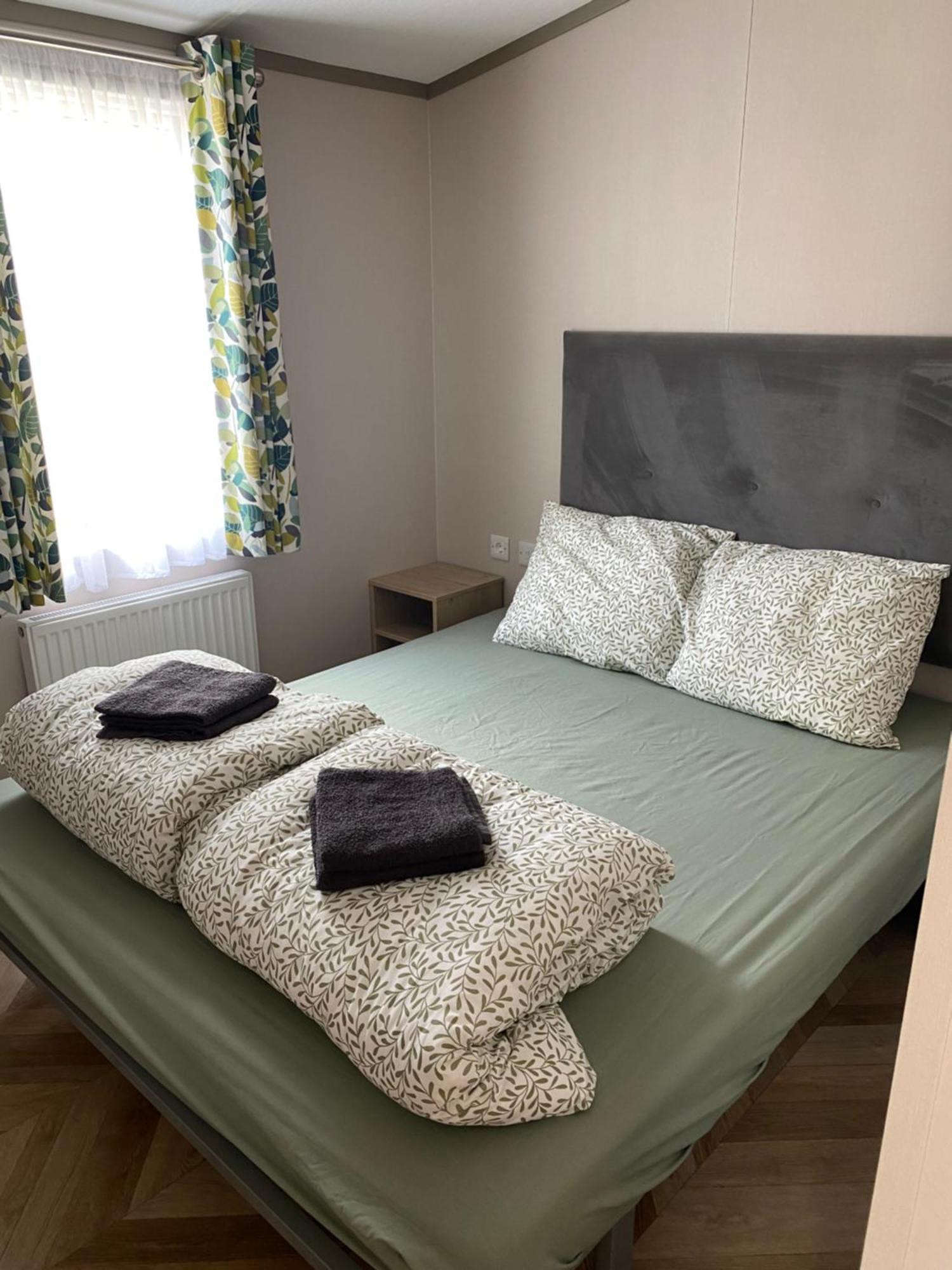 4 Persoons Chalet Hz 21 Lauwersoog Bagian luar foto