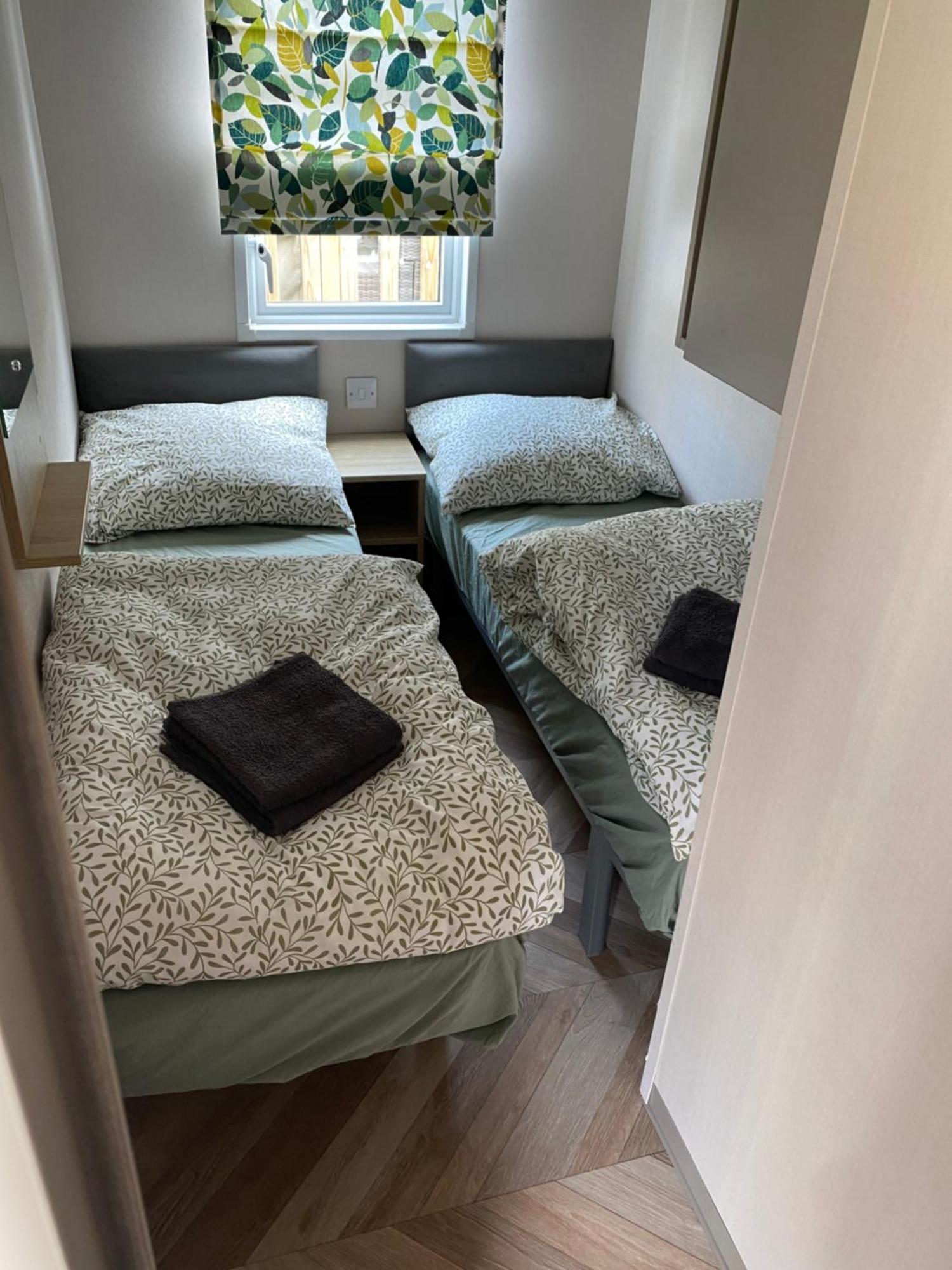 4 Persoons Chalet Hz 21 Lauwersoog Bagian luar foto