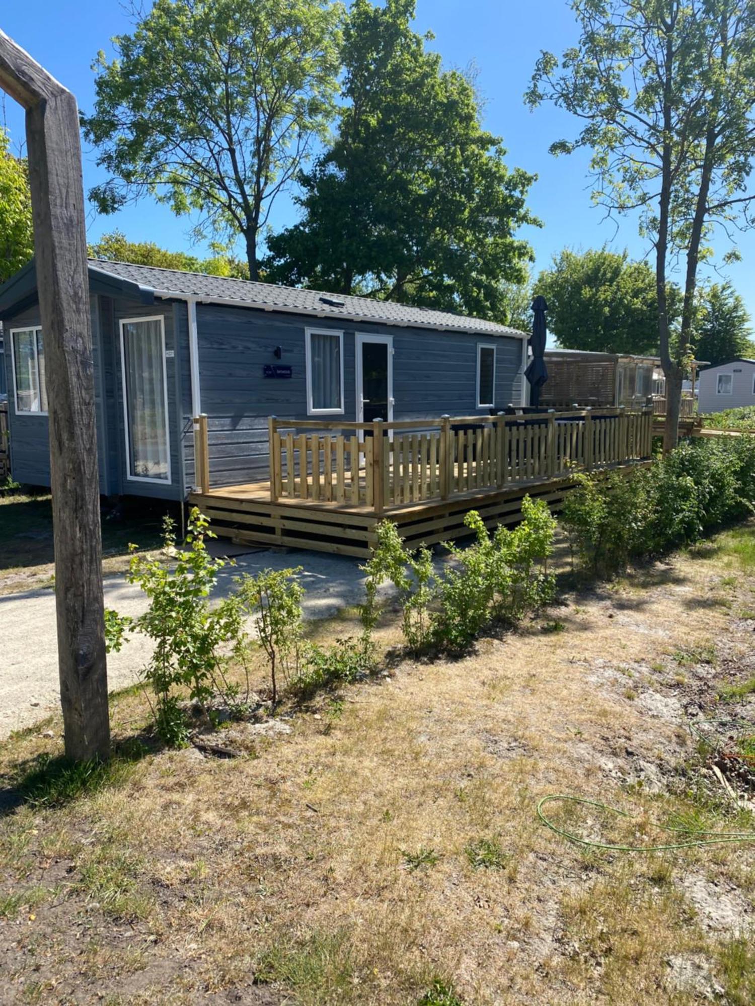 4 Persoons Chalet Hz 21 Lauwersoog Bagian luar foto
